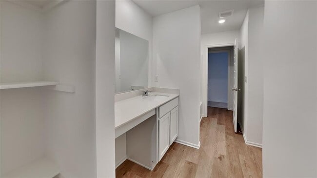 Building Photo - 16117 Lovers Ln