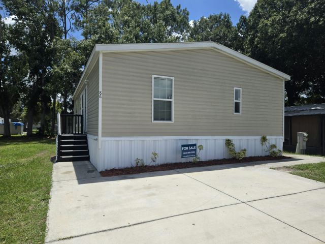 Building Photo - 1400 Banana Rd