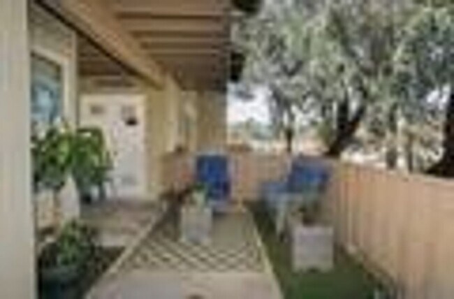 Building Photo - Terrific updated 2Br/2Ba condo in Bernardo Heights - Lomas Bernardo Complex