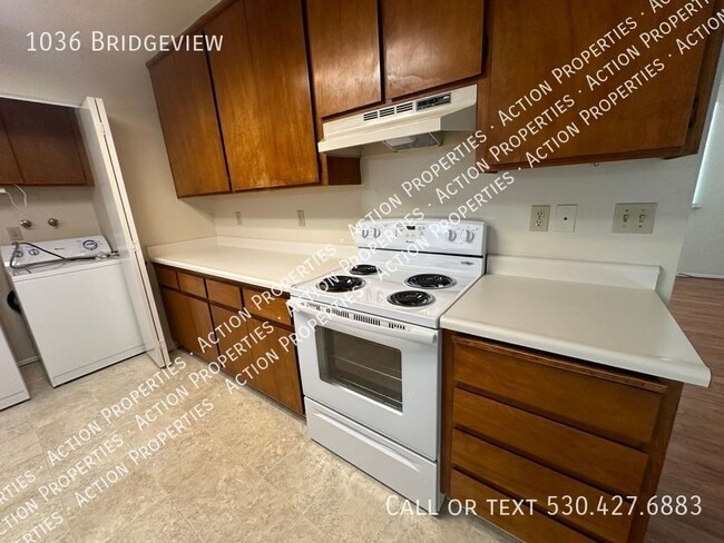 Building Photo - 1036 Bridgeview-