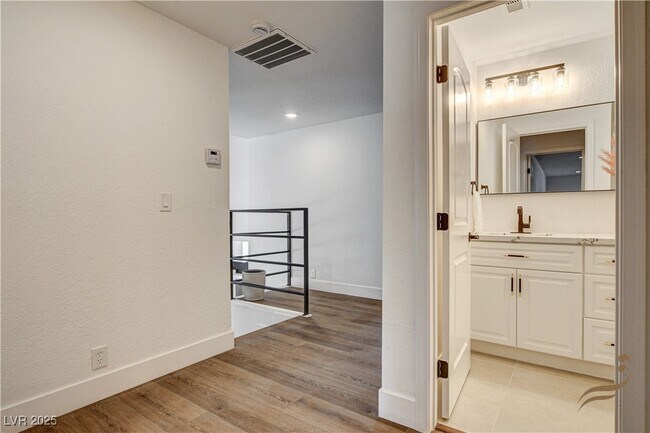 Building Photo - 2685 S Tenaya Way