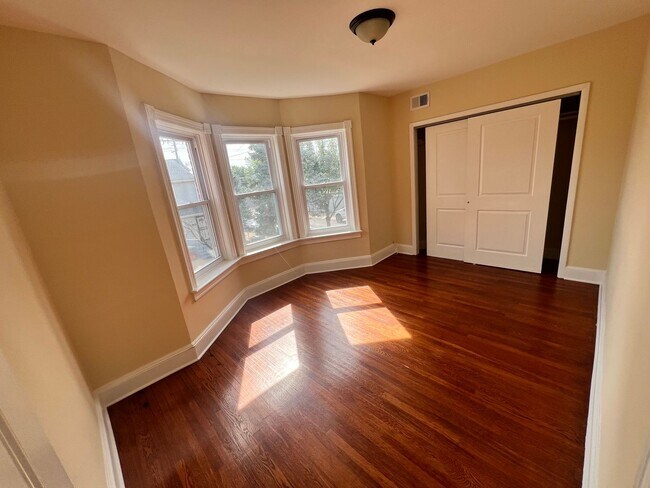 Building Photo - 838 Smith St