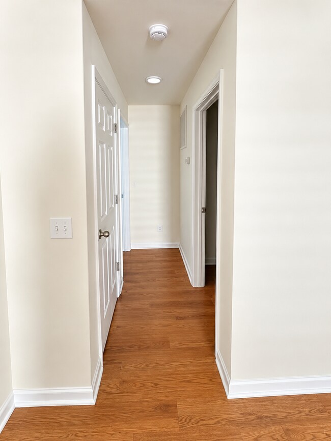 Building Photo - 21 Miller Park Cir