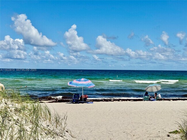 Primary Photo - 8877 Collins Ave