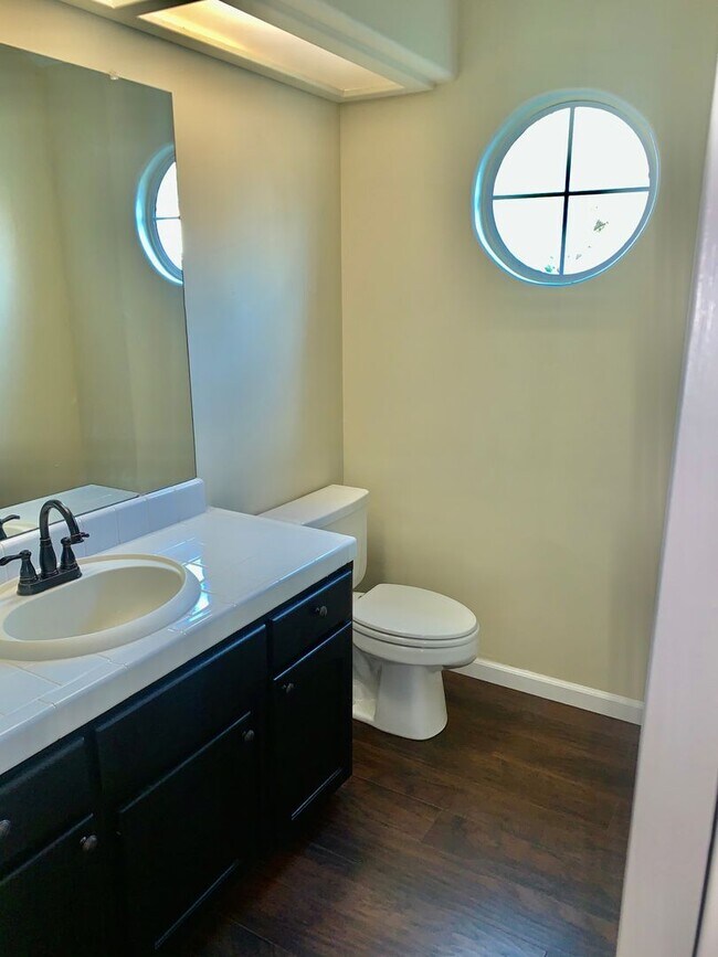 Building Photo - Beautifully Updated 4/2.5 near Woodward Park