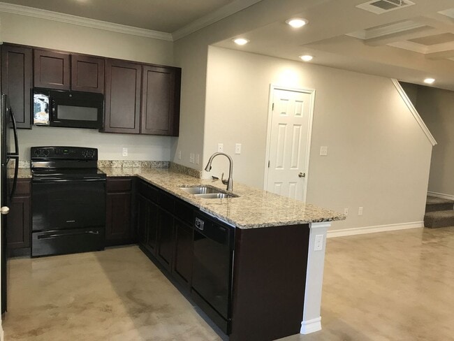 Building Photo - Town home for rent