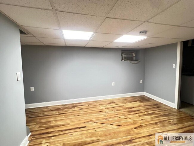 Building Photo - 406 Cranbury Rd