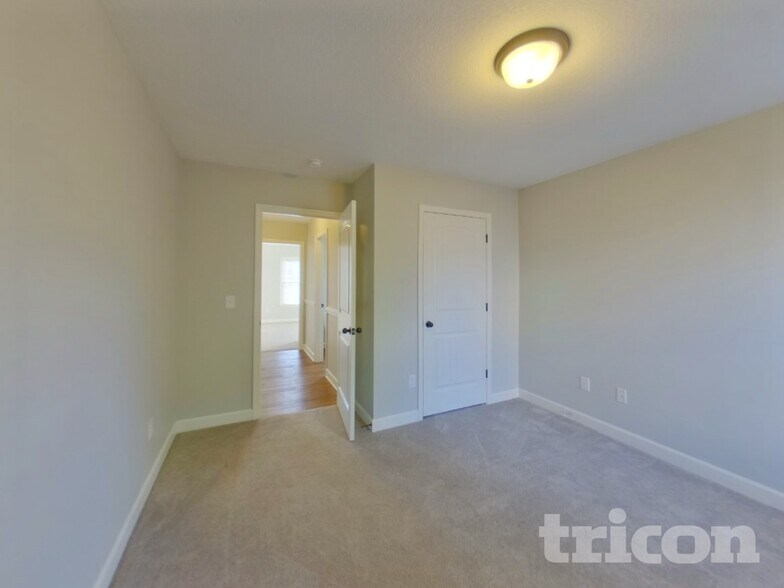 Building Photo - 613 Slippery Moss Dr