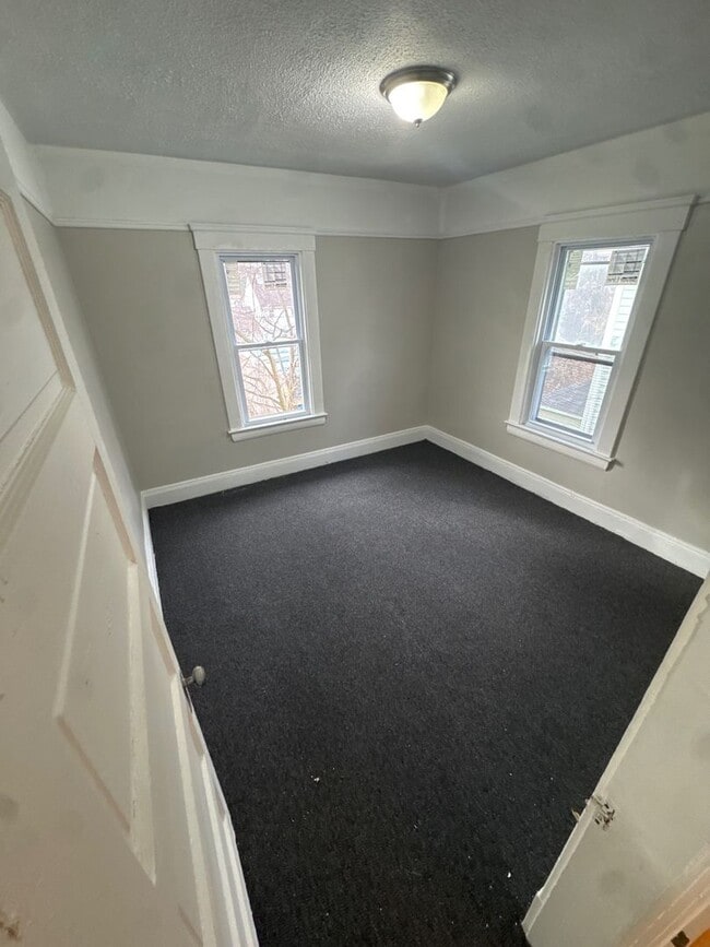 Building Photo - 5 Bedroom Home for Rent in Glenville – Cleveland