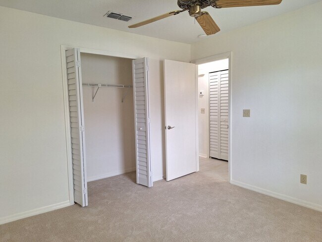 Building Photo - Adorable 2BR 2BA duplex in Shangr La Village