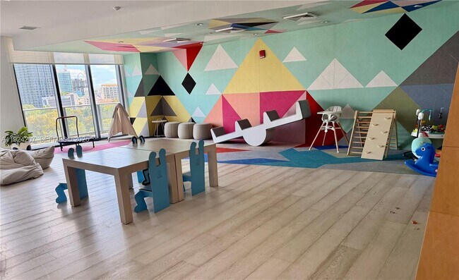 Building Photo - 121 NE 34th St