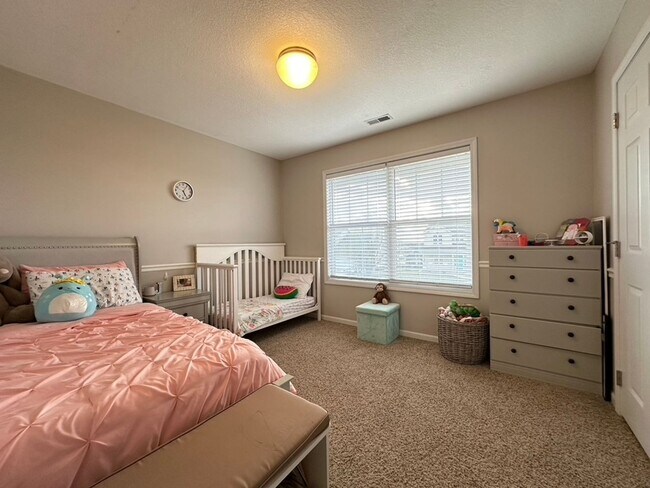 Building Photo - HUGE YARD!! 4 Bedroom, 3.5 Bath in Granger