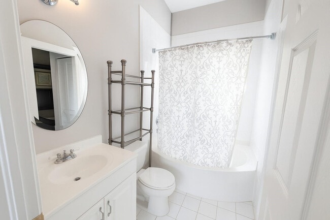 Building Photo - 303 SE 22nd St