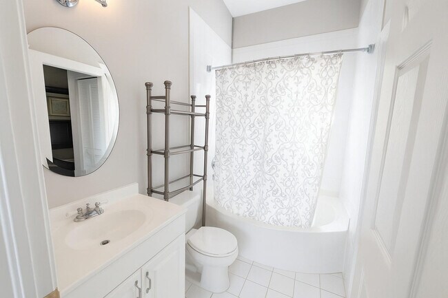 Building Photo - 303 St