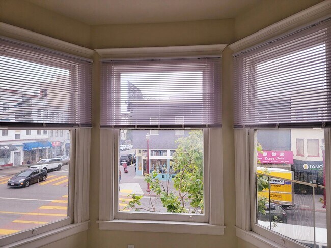 Building Photo - Broadwell, LLC (Broadway-Powell)