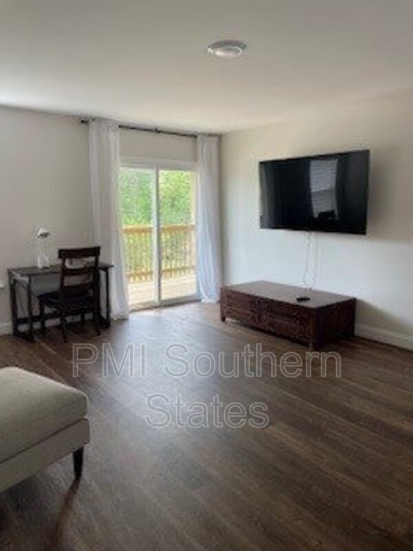 Building Photo - 401 Albus Dr