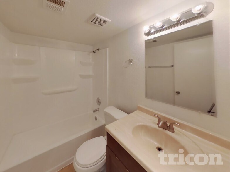 Building Photo - 459 S Johnson