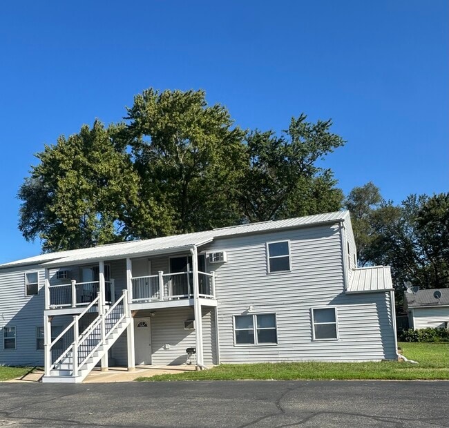 Primary Photo - 345 N Shabbona St