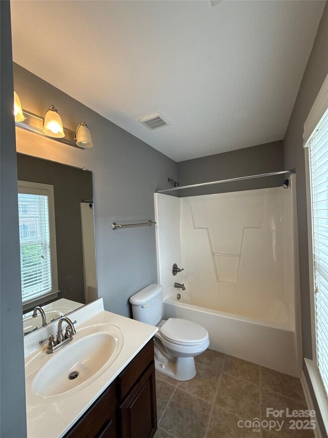 Building Photo - 2225 Camalier Ln