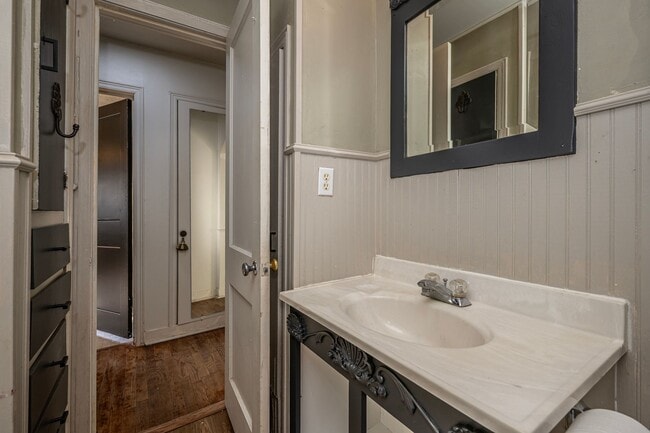 Building Photo - Home For Rent in SW Ardmore!