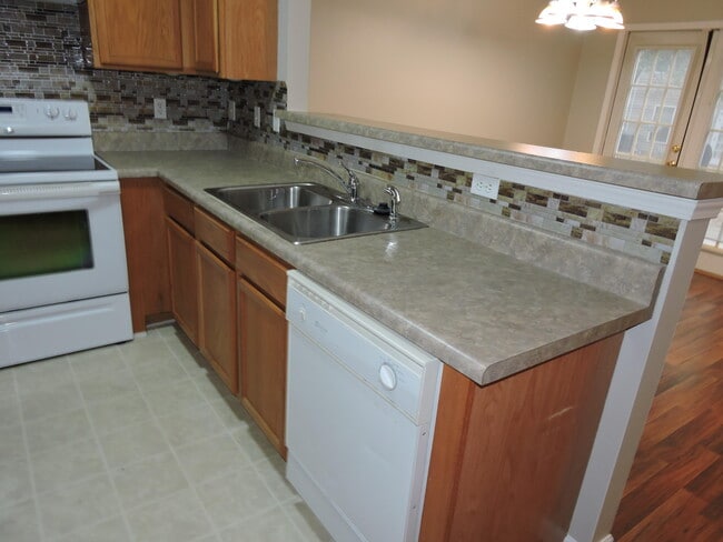 Building Photo - 132 Swaying Pine Ct