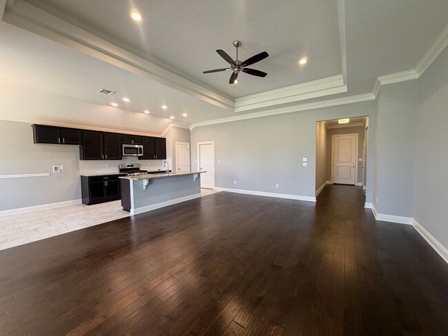 Building Photo - This home will go fast!! Super clean and ready for new tenant!