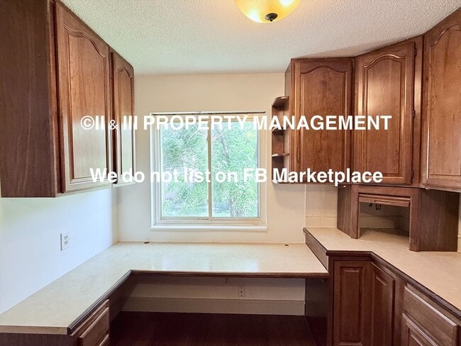 Building Photo - 8602 W 84th St