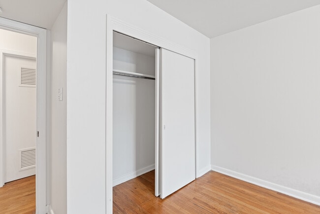 Building Photo - 417 W Gramercy Pl