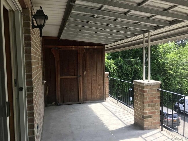 Building Photo - 65 N Chestnut St