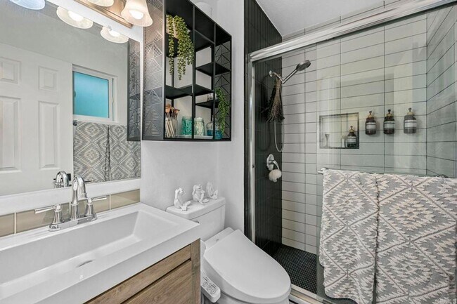 Building Photo - Elegant Single-Story Home with Resort-Style Pool