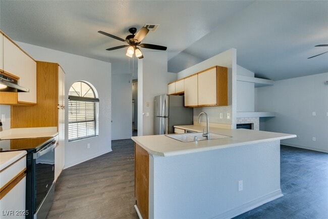 Building Photo - 1670 Rocking Horse Dr