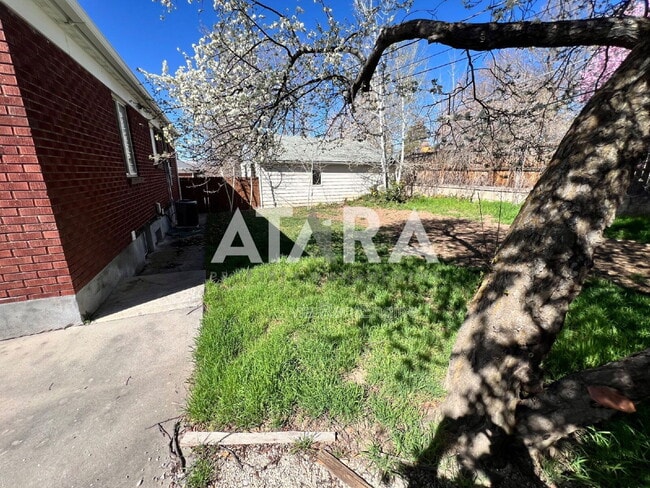 Building Photo - 2559 Wilmington Ave