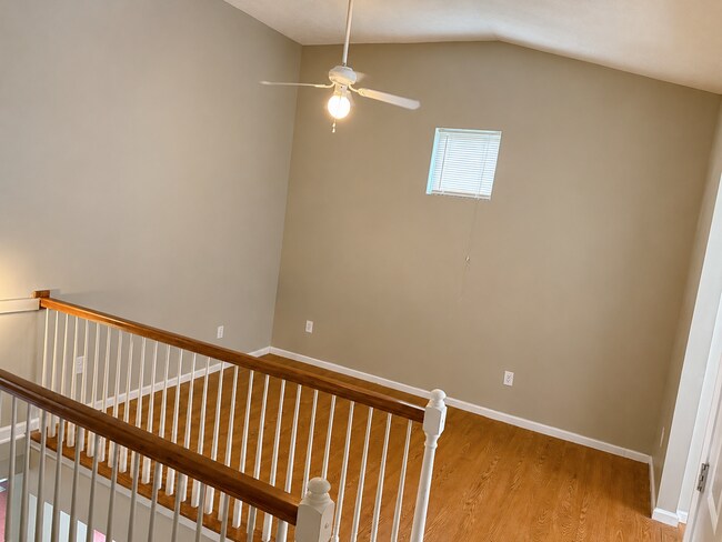 Building Photo - 640 Golfview Dr