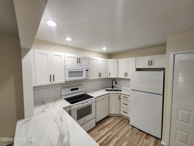 Building Photo - 129 Amberly Dr