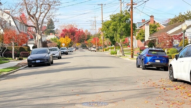 Building Photo - 738 Palmera Ct