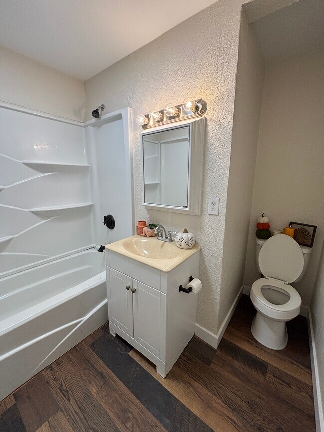 Building Photo - 1105 Reynolds Rd