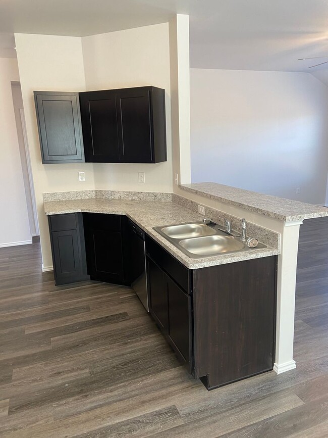 Building Photo - *Pre-leasing* Three Bedroom | Two Bath Hom...