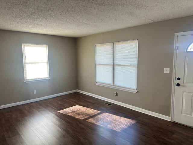 Building Photo - 5025 Lake Cir Dr NE