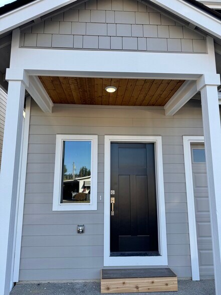 Building Photo - 531 Maple St