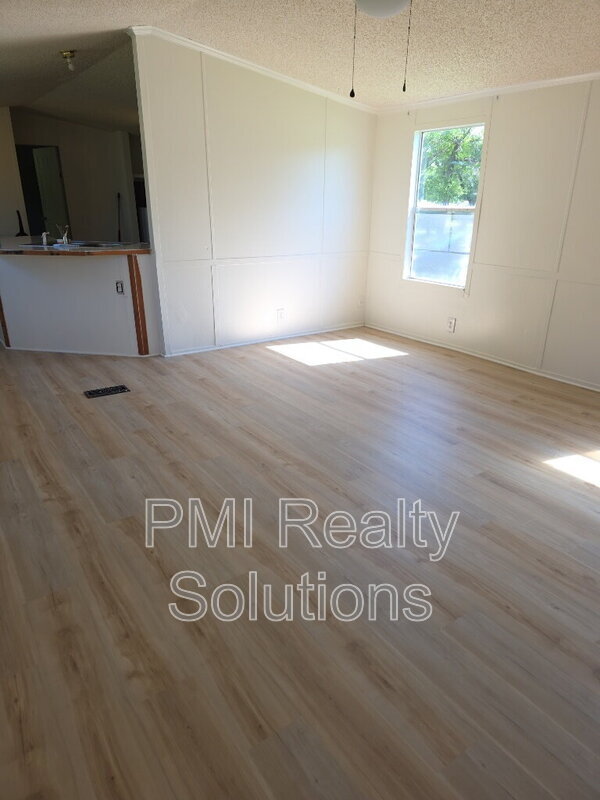 Building Photo - 305 W Dixieland Ave