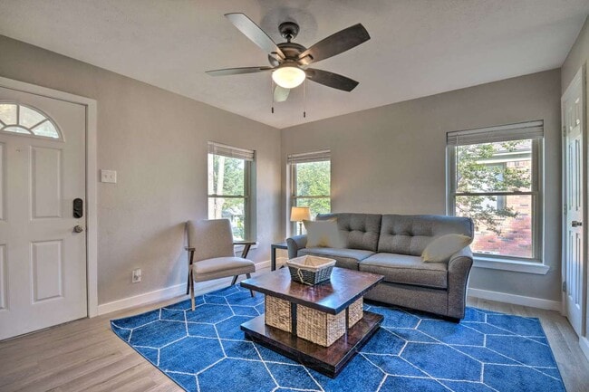 Building Photo - 410 N Oak Cliff Blvd