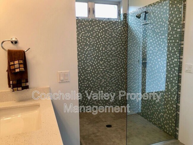 Building Photo - 2706 Alexander Club Dr