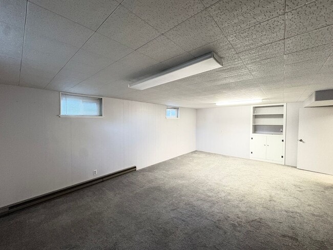 Building Photo - 437 Circleway Dr
