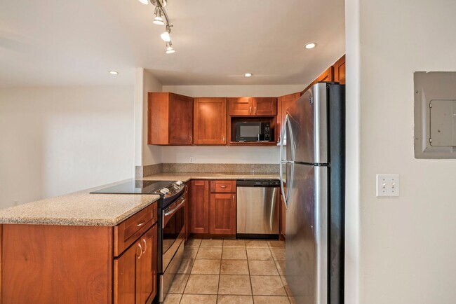 Building Photo - Top-floor, ocean-view 1BR/1BA condo in Honokowai — close to Honokowai Beach Park and Bad Ass Coffee.