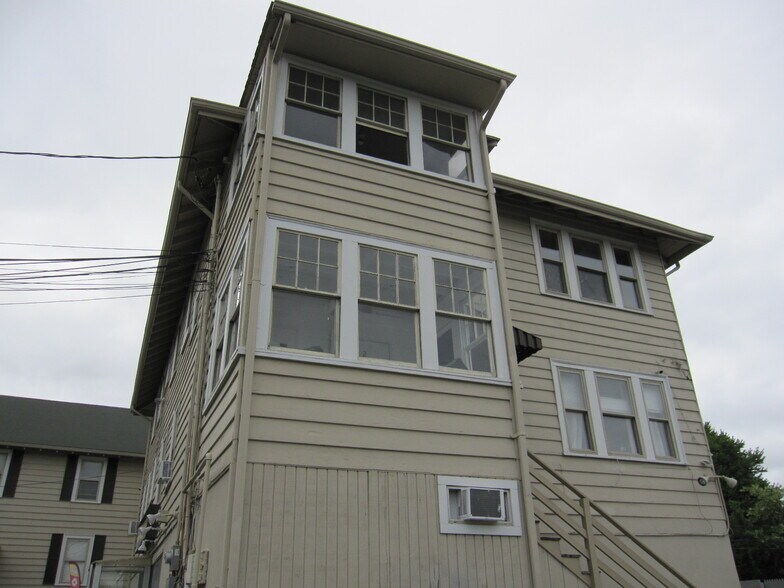 Building Photo - 795 Concord St