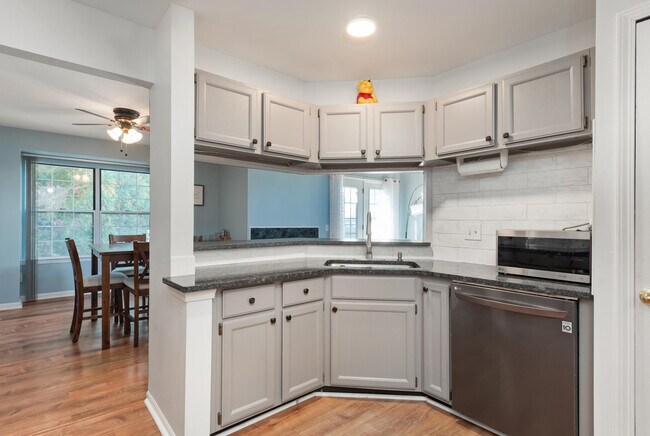 Building Photo - 1173 Fairways Blvd