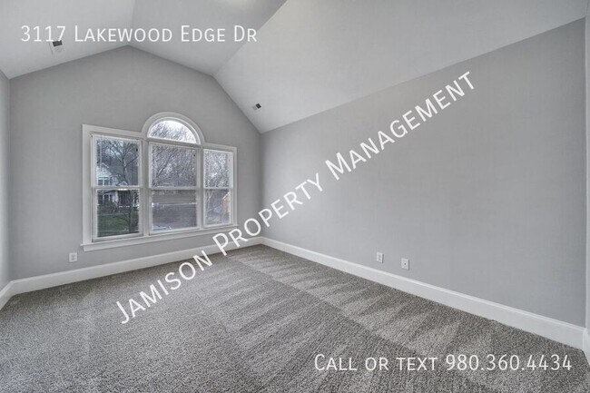 Building Photo - 3117 Lakewood Edge Dr