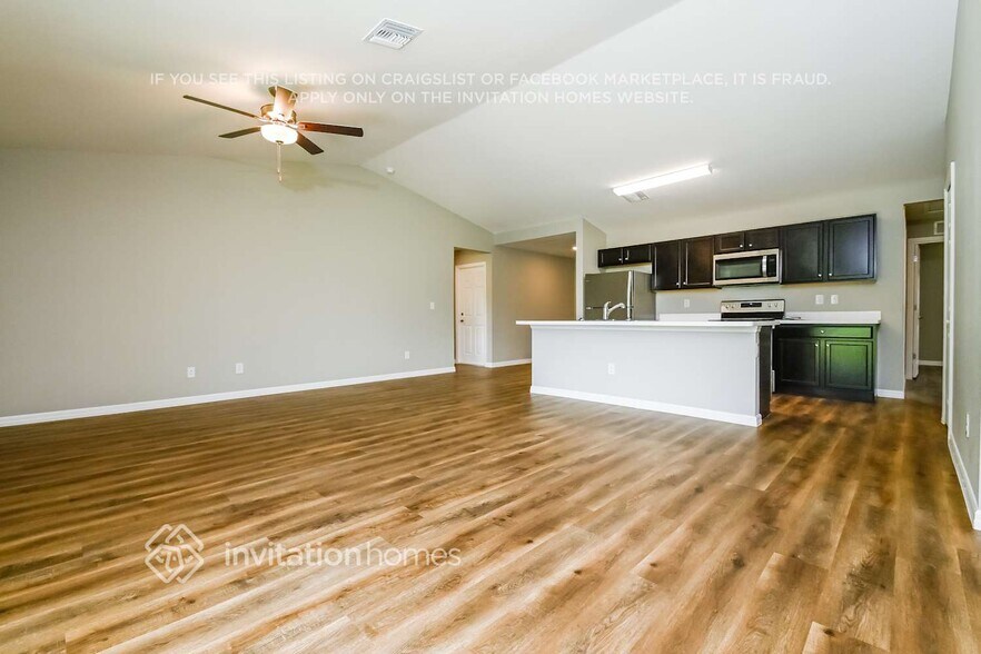 Building Photo - 384 Dewhurst St