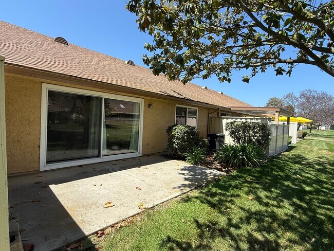 Building Photo - A Coronado Home on the 17th Hole