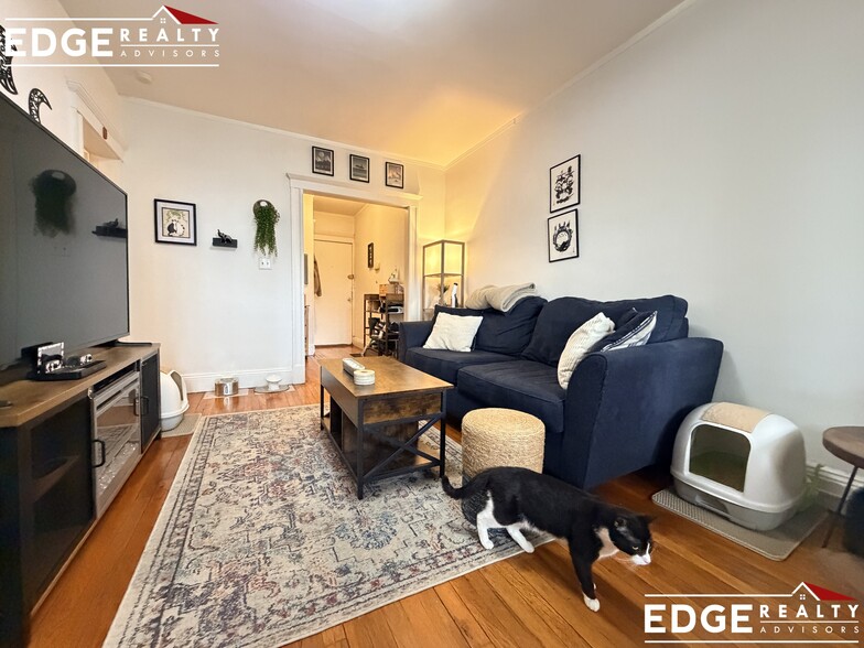 Building Photo - 264 Kelton St